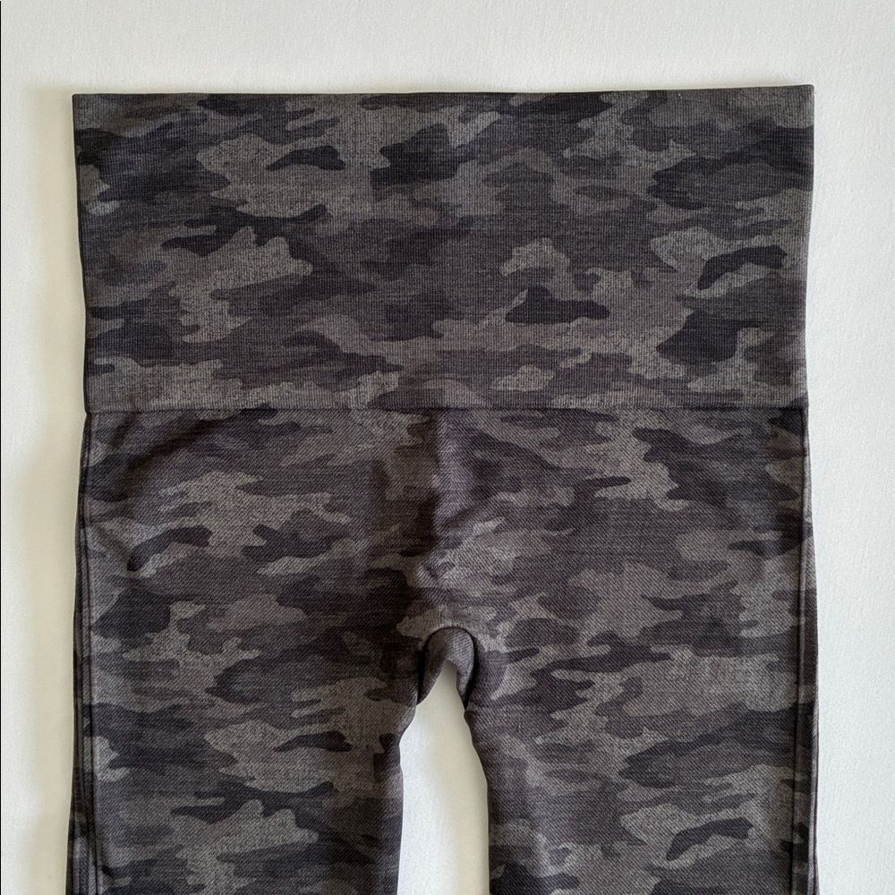 Spanx Leggings Women’s Medium Black Gray Camo Shapewear Tummy Control Activewear